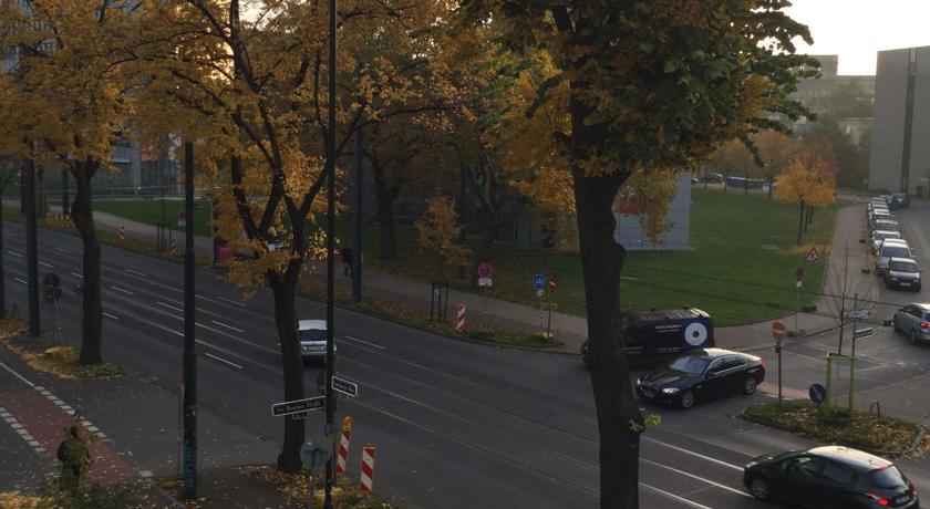 Grafenberger Allee Apartment